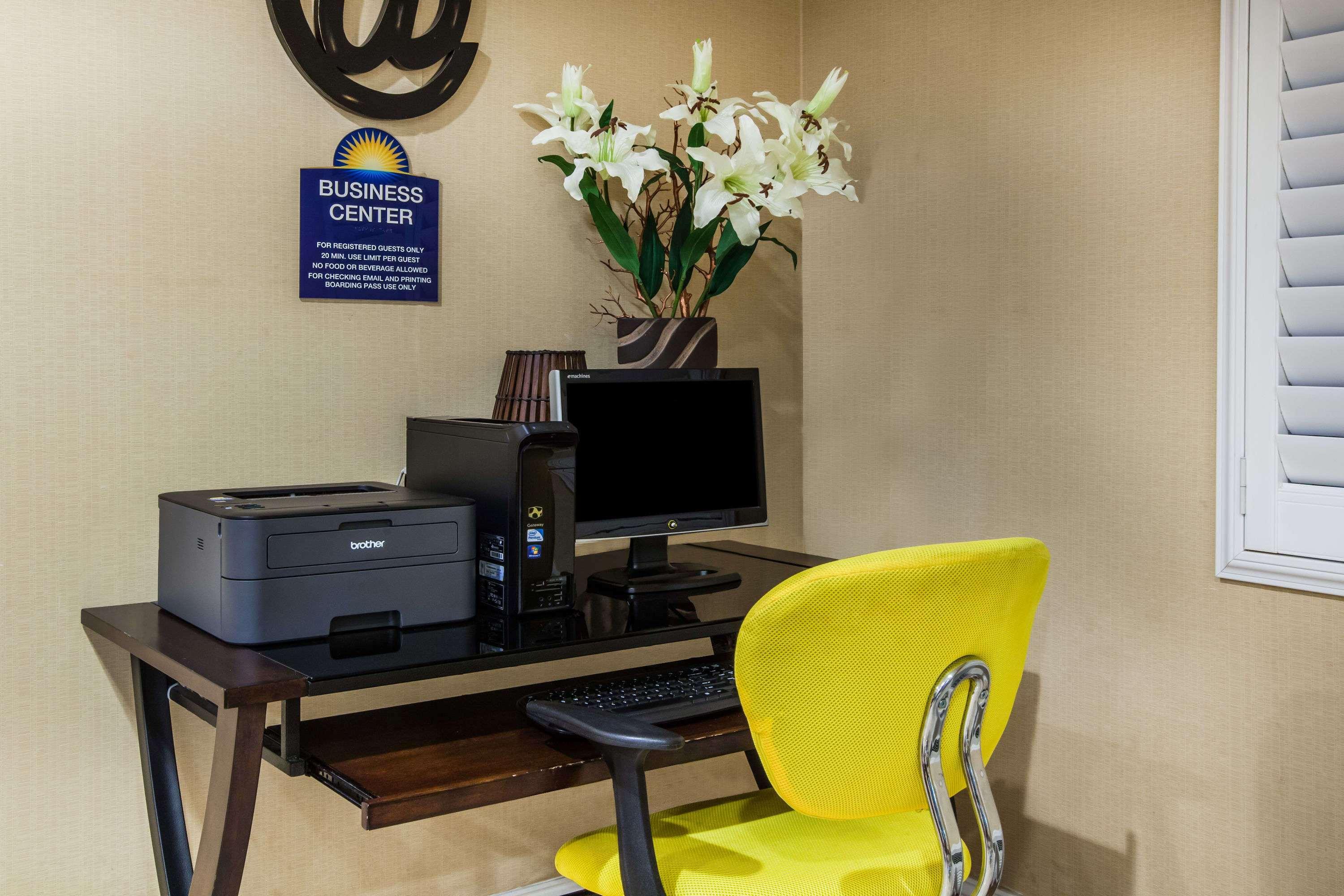 Days Inn & Suites By Wyndham Antioch Exteriör bild