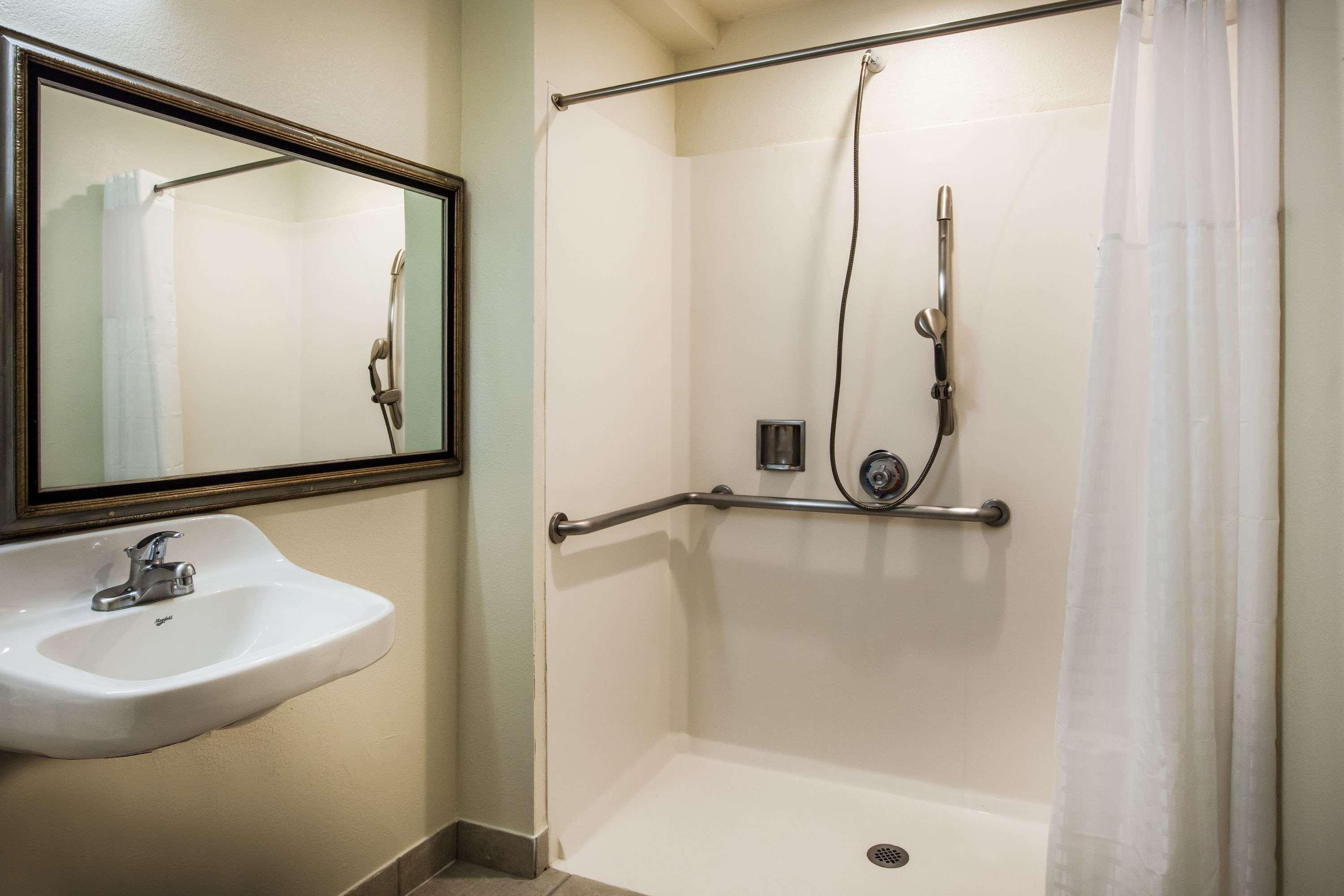 Days Inn & Suites By Wyndham Antioch Exteriör bild