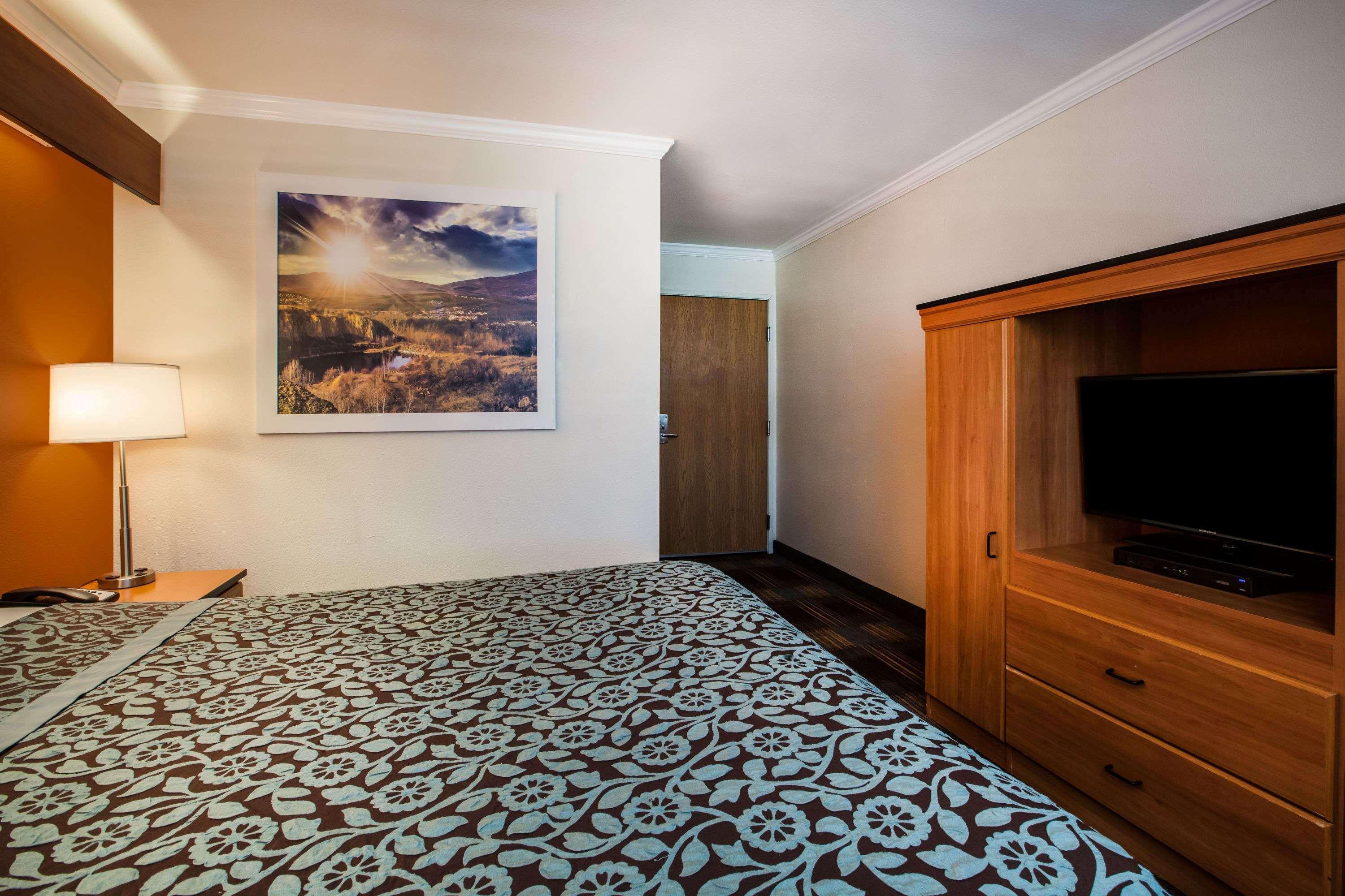 Days Inn & Suites By Wyndham Antioch Exteriör bild