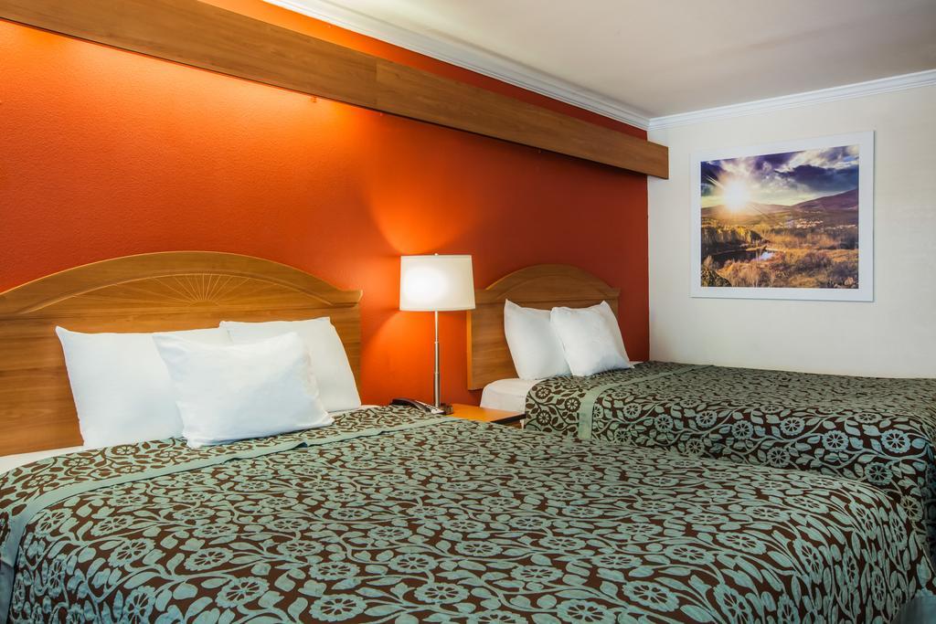 Days Inn & Suites By Wyndham Antioch Exteriör bild
