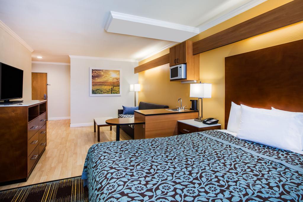 Days Inn & Suites By Wyndham Antioch Exteriör bild